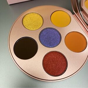 MAC “Eye Love Surprises” Eyeshadow Palette